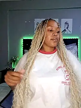 Snapshot of Toya_P chatting on February 2025 08:31:01 PM Toya P online show from February 2025 08:31:01 PM