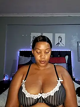 Snapshot of Toya_P chatting on September 2025 07:46:02 PM Toya P online show from September 2025 07:46:02 PM