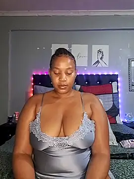 Snapshot of Toya_P chatting on November 2025 08:22:02 PM Toya P online show from November 2025 08:22:02 PM