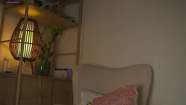 Snapshot of HelloHodge chatting on September 2025 07:23:01 AM HelloHodge online show from September 2025 07:23:01 AM