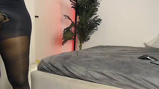 CurvyGlass online show from November 2025 02:01:02 AM