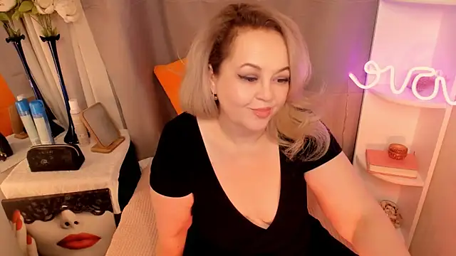 Snapshot of ShannaKingson chatting on February 2025 10:32:01 PM ShannaKingson online show from February 2025 10:32:01 PM