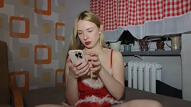 Snapshot of FREYA_- chatting on December 2025 03:30:02 PM FREYA - online show from December 2025 03:30:02 PM