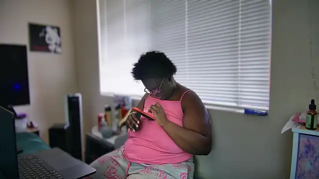 Snapshot of Yagurl__west chatting on January 2025 08:53:01 PM Yagurl west online show from January 2025 08:53:01 PM