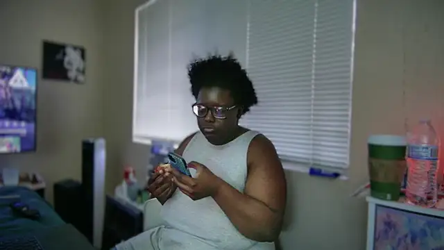 Snapshot of Yagurl__west chatting on February 2025 10:21:01 PM Yagurl west online show from February 2025 10:21:01 PM