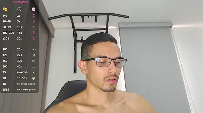 Snapshot of russthiago chatting on January 2025 04:02:02 PM russthiago online show from January 2025 04:02:02 PM