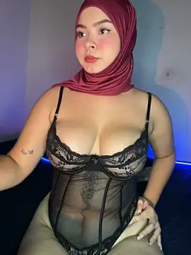 Snapshot of aneesa_darzi chatting on December 2024 08:51:01 PM aneesa darzi online show from December 2024 08:51:01 PM