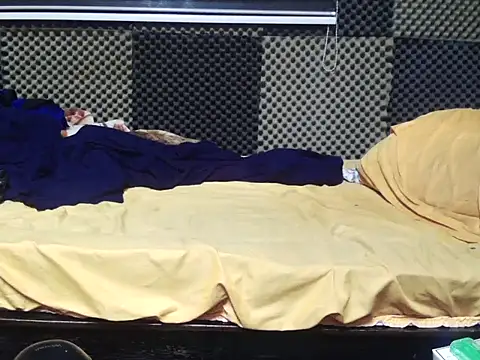 Snapshot of Arabeyes chatting on October 2025 10:33:02 PM Arabeyes online show from October 2025 10:33:02 PM