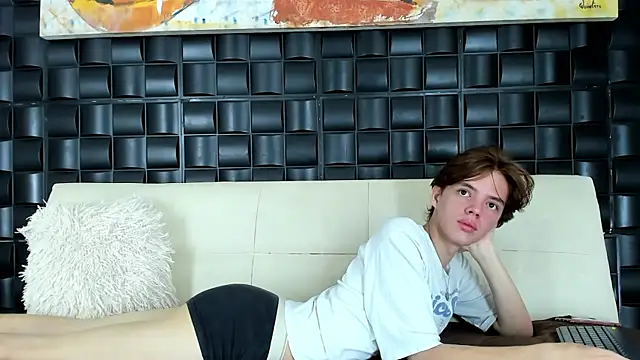 daniel hot03 online show from March 2025 02:10:01 PM