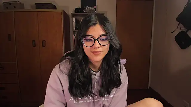 Snapshot of valerie__skyy chatting on January 2025 04:00:02 AM valerie skyy online show from January 2025 04:00:02 AM