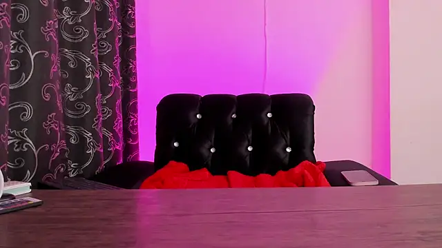 Snapshot of Mialenox chatting on December 2024 01:18:02 AM Mialenox online show from December 2024 01:18:02 AM