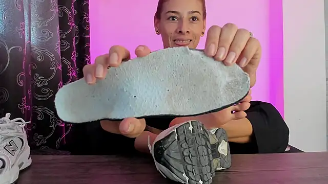 Snapshot of Mialenox chatting on December 2024 07:22:01 PM Mialenox online show from December 2024 07:22:01 PM