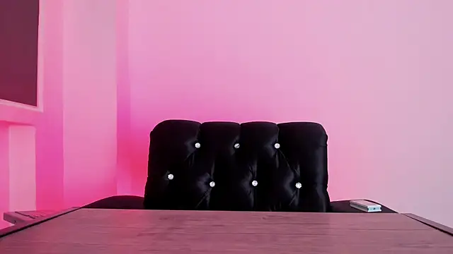 Snapshot of Mialenox chatting on January 2025 01:52:01 AM Mialenox online show from January 2025 01:52:01 AM