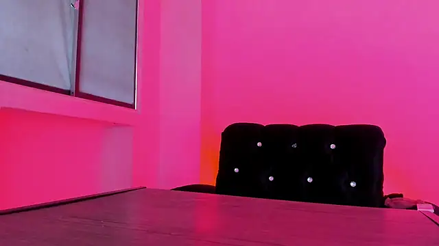 Snapshot of Mialenox chatting on February 2025 08:21:01 PM Mialenox online show from February 2025 08:21:01 PM