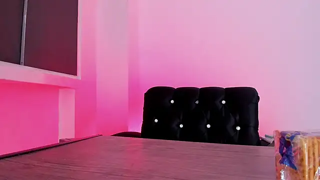 Snapshot of Mialenox chatting on February 2025 01:33:01 AM Mialenox online show from February 2025 01:33:01 AM