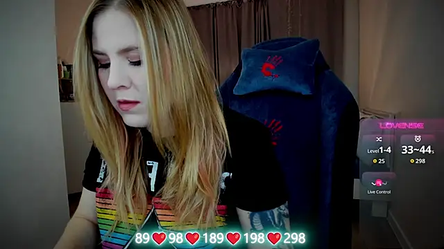 Snapshot of Olivia_Munk chatting on October 2025 04:46:02 AM Olivia Munk online show from October 2025 04:46:02 AM