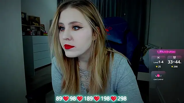 Snapshot of Olivia_Munk chatting on October 2025 04:58:01 AM Olivia Munk online show from October 2025 04:58:01 AM