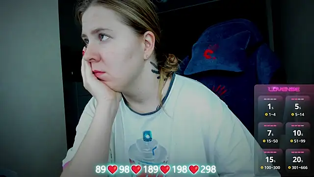 Snapshot of Olivia_Munk chatting on November 2025 03:38:02 AM Olivia Munk online show from November 2025 03:38:02 AM