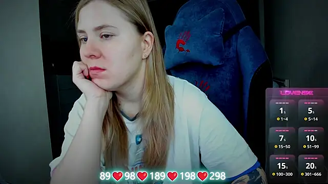 Snapshot of Olivia_Munk chatting on November 2025 04:12:02 AM Olivia Munk online show from November 2025 04:12:02 AM