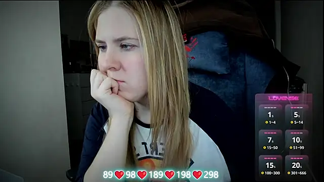 Snapshot of Olivia_Munk chatting on November 2025 04:00:02 AM Olivia Munk online show from November 2025 04:00:02 AM