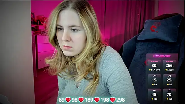 Snapshot of Olivia_Munk chatting on November 2025 04:25:02 AM Olivia Munk online show from November 2025 04:25:02 AM