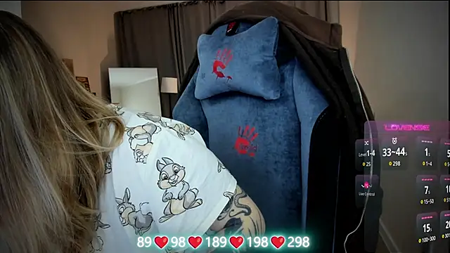 Snapshot of Olivia_Munk chatting on December 2025 03:44:02 AM Olivia Munk online show from December 2025 03:44:02 AM