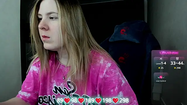 Snapshot of Olivia_Munk chatting on January 2026 04:18:01 AM Olivia Munk online show from January 2026 04:18:01 AM