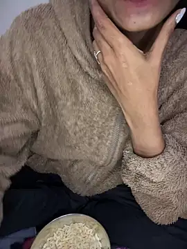 PARI Hun online show from December 2024 11:26:02 PM