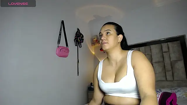 Snapshot of tiffany__pink chatting on November 2025 10:20:02 PM tiffany pink online show from November 2025 10:20:02 PM