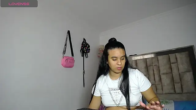 Snapshot of tiffany__pink chatting on December 2025 08:47:01 PM tiffany pink online show from December 2025 08:47:01 PM