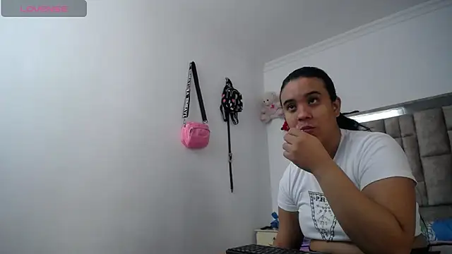 Snapshot of tiffany__pink chatting on December 2025 09:10:02 PM tiffany pink online show from December 2025 09:10:02 PM