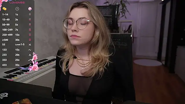 Snapshot of RemyCute chatting on January 2025 09:58:01 PM RemyCute online show from January 2025 09:58:01 PM