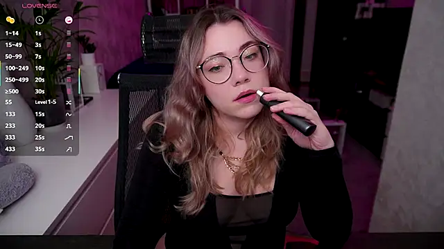 Snapshot of RemyCute chatting on October 2025 07:03:01 PM RemyCute online show from October 2025 07:03:01 PM