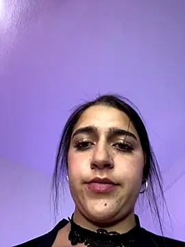 Alicia Ruiz online show from October 2025 06:04:01 PM