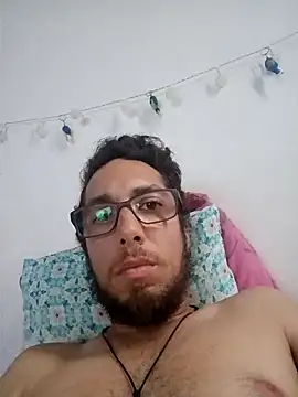 Mateusoliver7 online show from April 2026 08:10:01 PM