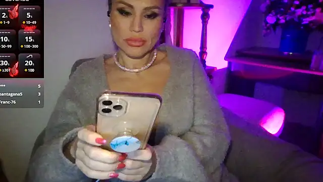 Snapshot of Radmila_Queen_ chatting on December 2024 07:11:02 PM Radmila Queen online show from December 2024 07:11:02 PM