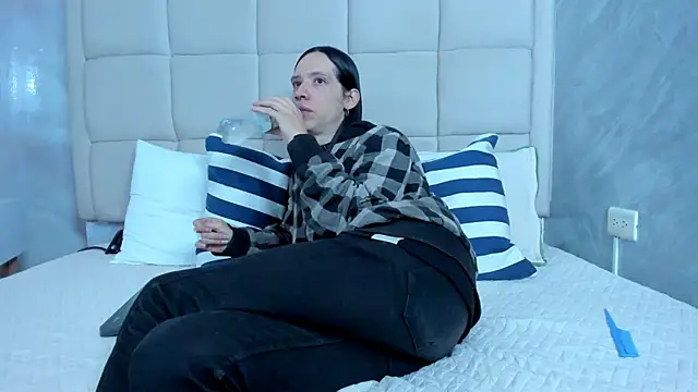 Hecatee 77 online show from March 2026 08:15:02 PM