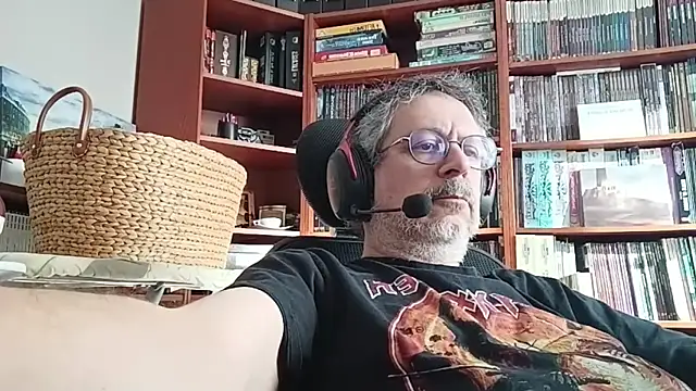 Snapshot of Mandra_is_a_whore chatting on October 2025 08:33:01 AM Mandra is a whore online show from October 2025 08:33:01 AM