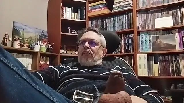 Snapshot of Mandra_is_a_whore chatting on November 2025 10:31:01 PM Mandra is a whore online show from November 2025 10:31:01 PM