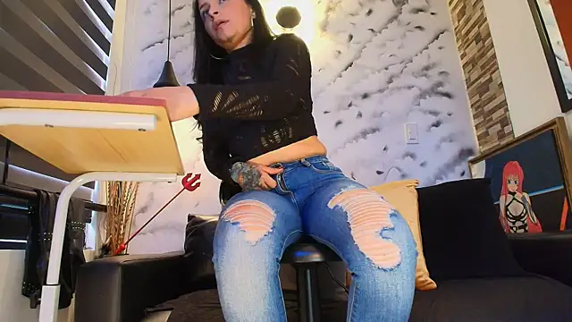 Sophie LittleS online show from March 2026 12:11:01 PM