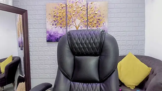 Paula Desousa online show from November 2025 05:44:01 PM