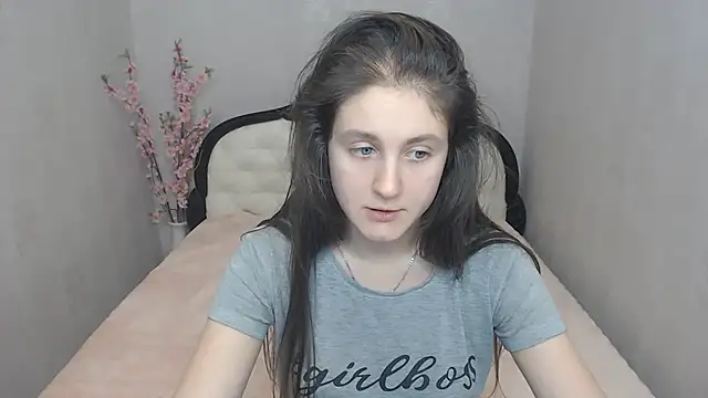 Holliy Cooper online show from December 2024 10:42:02 AM