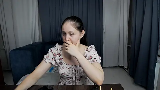 Holliy Cooper online show from July 2026 06:20:01 PM