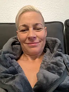 Snapshot of DarleenHot chatting on October 2025 06:35:02 AM DarleenHot online show from October 2025 06:35:02 AM