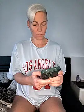 Snapshot of DarleenHot chatting on October 2025 06:50:02 AM DarleenHot online show from October 2025 06:50:02 AM