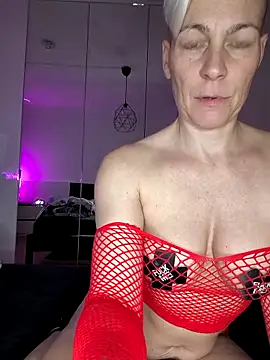 Snapshot of DarleenHot chatting on December 2025 06:13:02 PM DarleenHot online show from December 2025 06:13:02 PM