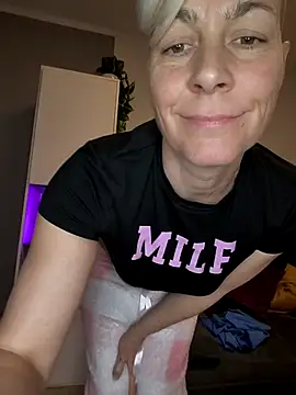 Snapshot of DarleenHot chatting on December 2025 03:31:01 PM DarleenHot online show from December 2025 03:31:01 PM