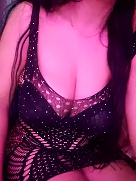 Snapshot of Zeina2024 chatting on December 2025 06:34:01 PM Zeina2024 online show from December 2025 06:34:01 PM