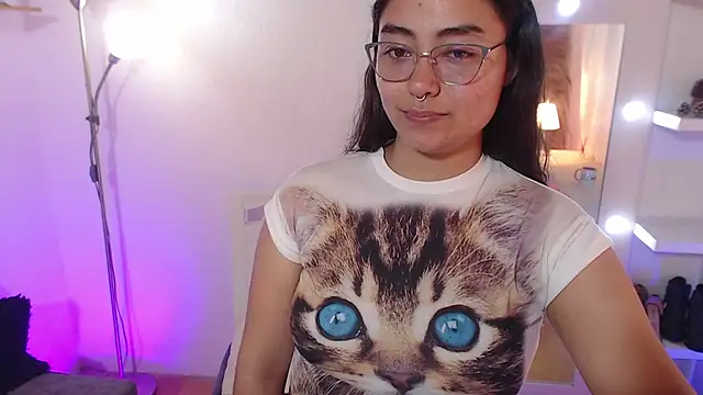  Kim  M online show from November 2025 06:52:01 PM