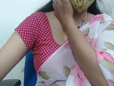 Snapshot of Lovely_Siri_23 chatting on October 2025 05:00:02 AM Lovely Siri 23 online show from October 2025 05:00:02 AM